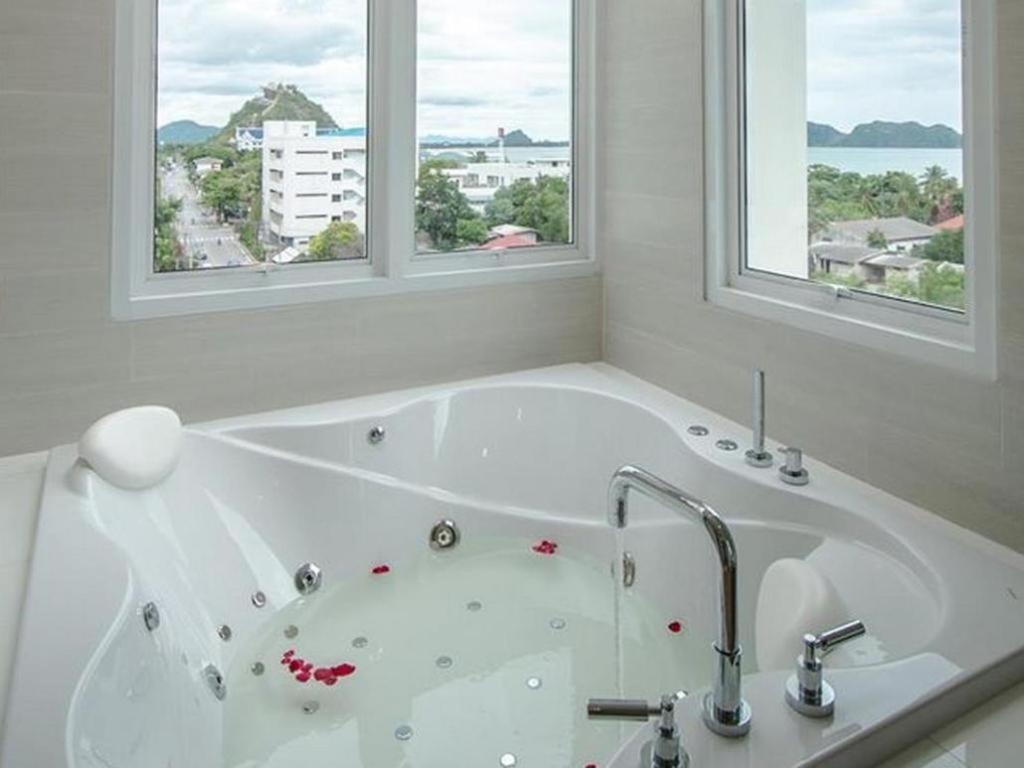 Prachuap Grand Hotel Prachuap Khiri Khan Eksteriør billede